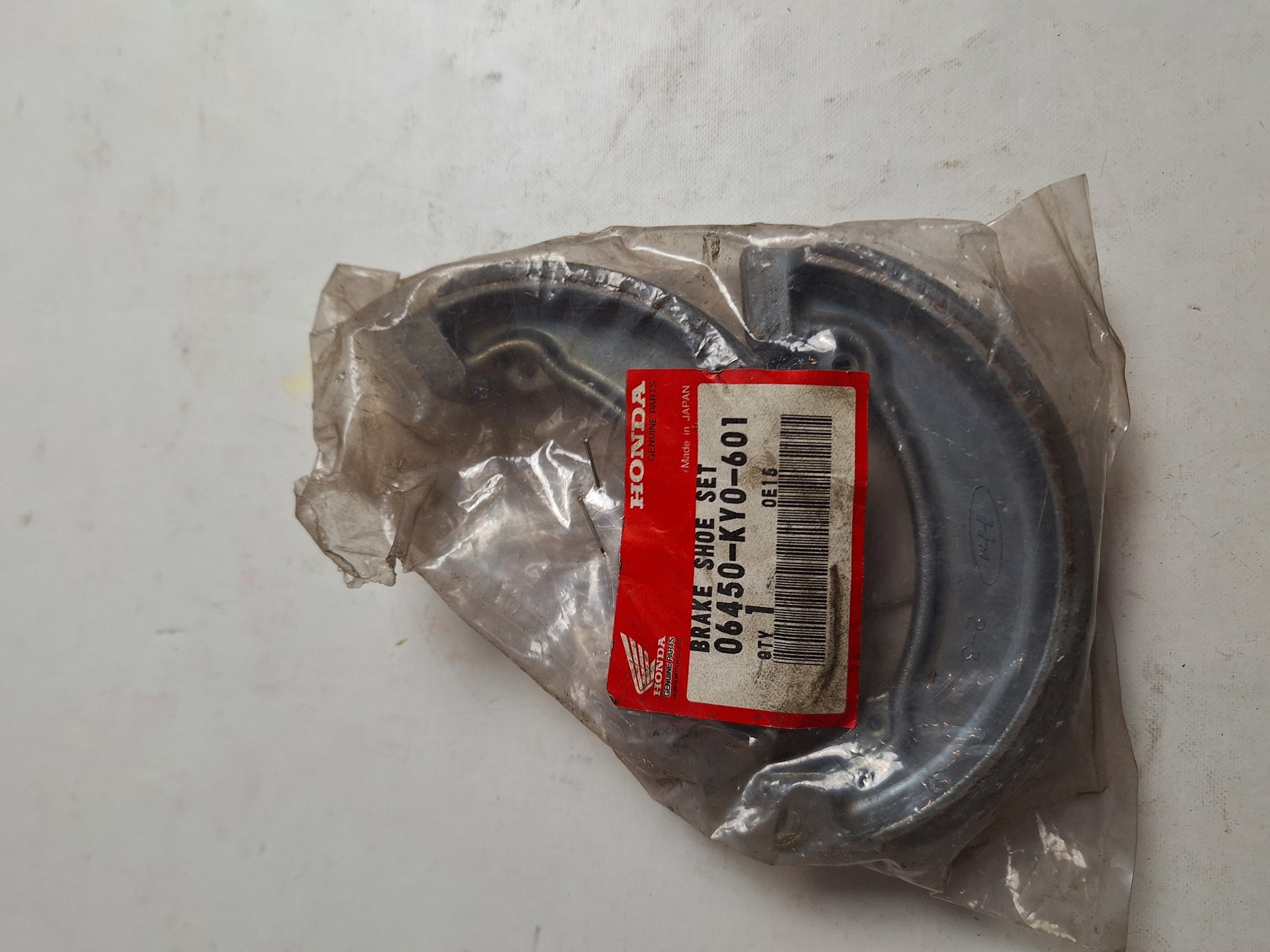 Picture of BREMSSCHUH SATZ, V. 06450-KY0-601 ; CG 125, T